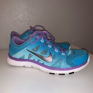 Nike Tennis Shoes